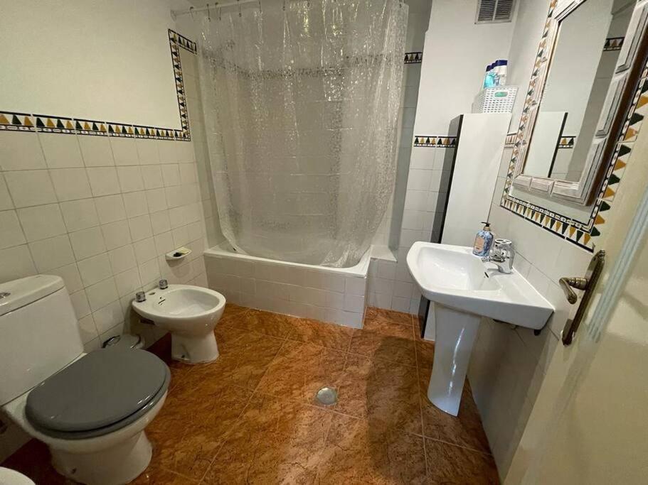 גרנדה Lovely One Bedroom Flat- Excellent Location מראה חיצוני תמונה